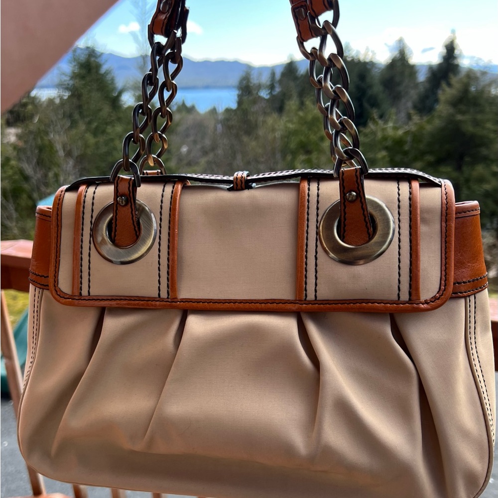 💼 Fendi Catene B Bag 💼 - Picture 2 of 14